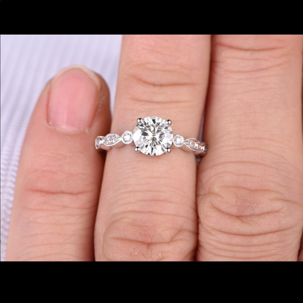 1carat Moissanite ring 14k.